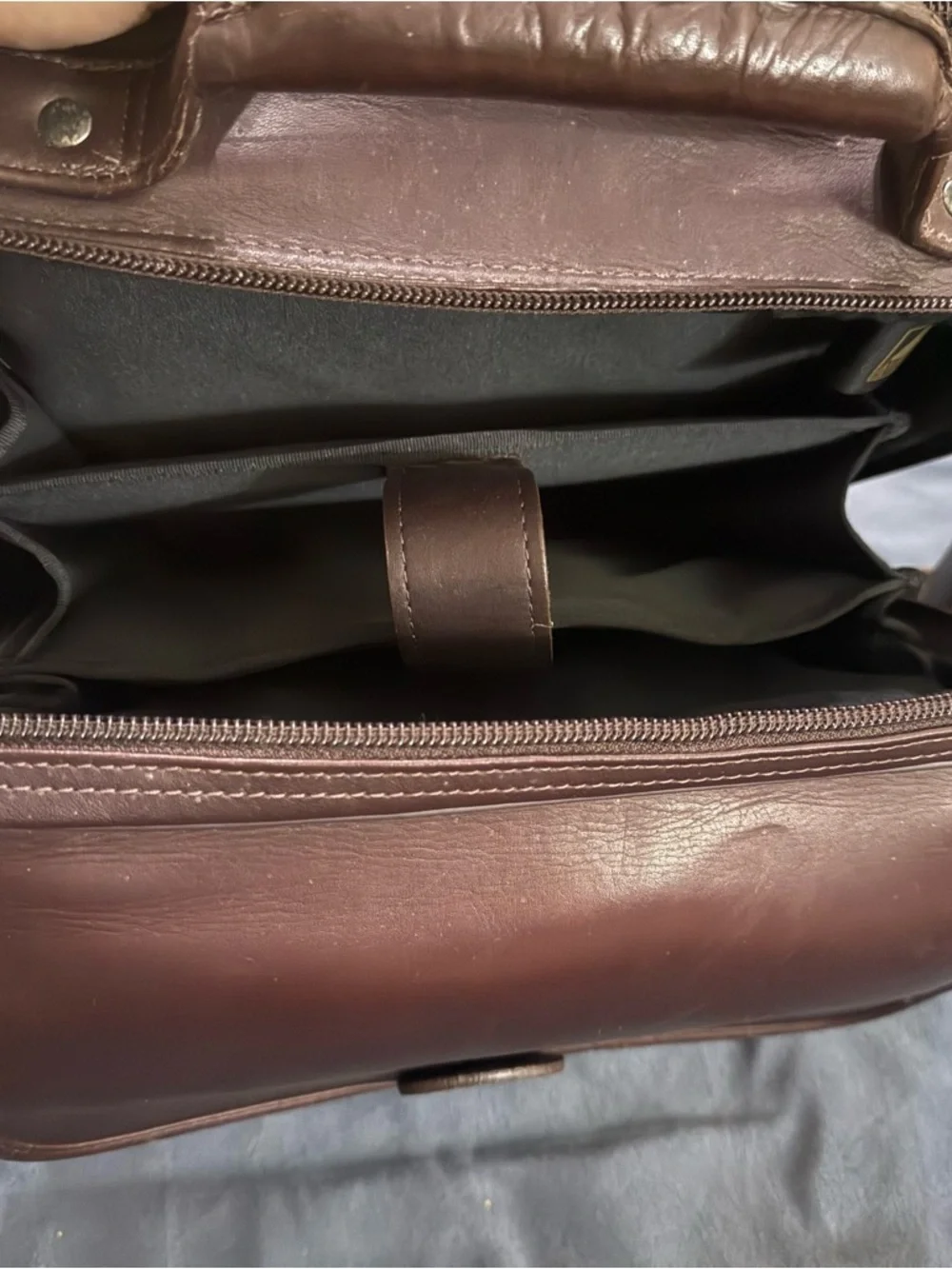 Avenues Classic Brown Leather Messenger Bag NWOT